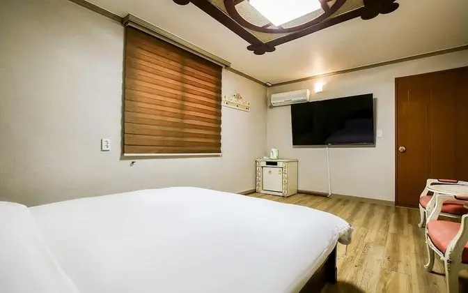 Oda (Standard A (Netflix/YouTube Available)