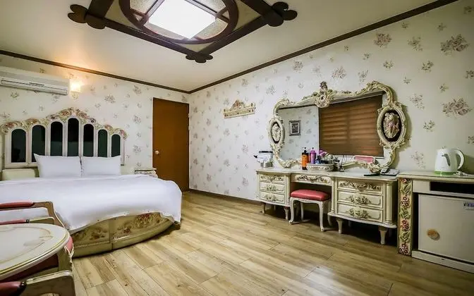 Oda (Standard A (Netflix/YouTube Available)