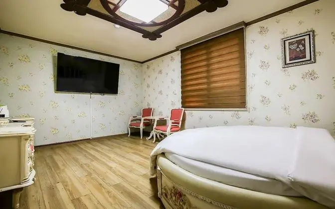 Oda (Standard A (Netflix/YouTube Available)