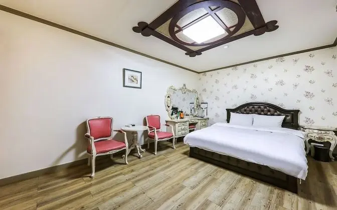 Oda (Standard A (Netflix/YouTube Available)