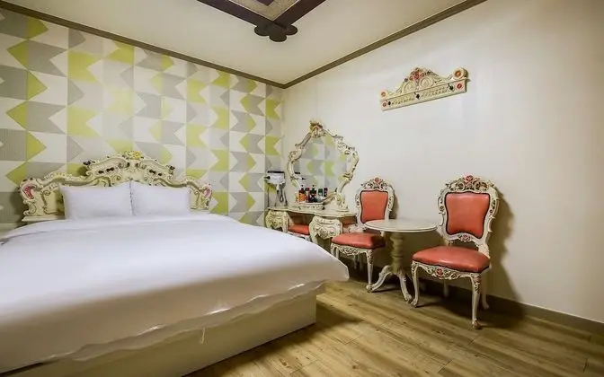 Oda (Standard C (Netflix/YouTube Available)