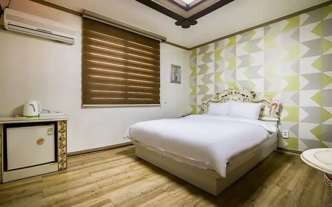 Oda (Standard C (Netflix/YouTube Available)