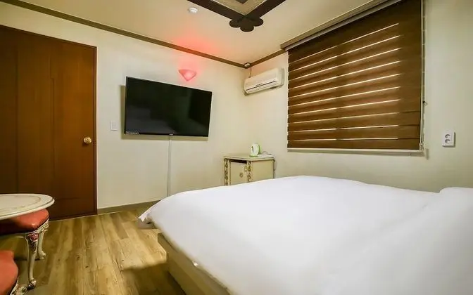 Oda (Standard C (Netflix/YouTube Available)