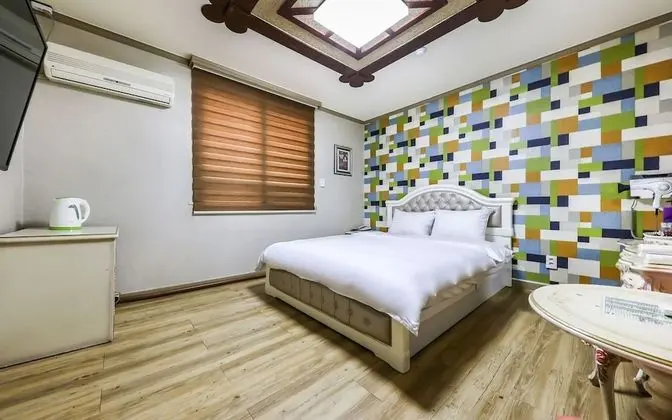 Oda (Standard C (Netflix/YouTube Available)