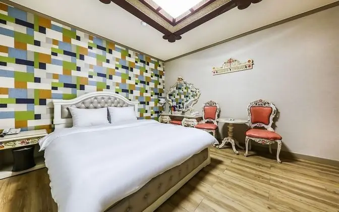 Oda (Standard C (Netflix/YouTube Available)