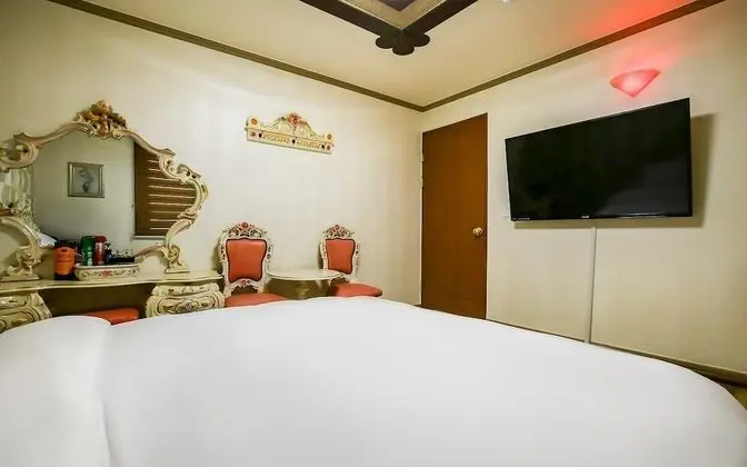 Oda (Standard C (Netflix/YouTube Available)