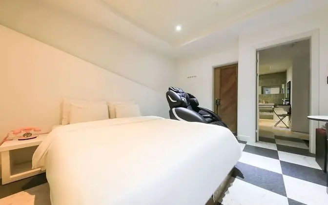 Oda (Special (A Quite Room + Massage Chair)