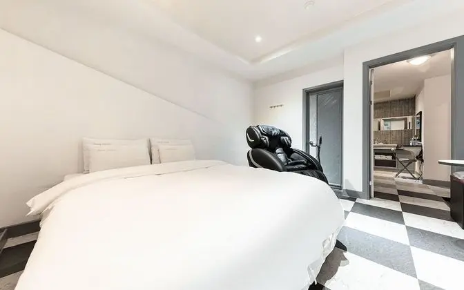 Oda (Special (A Quite Room + Massage Chair)