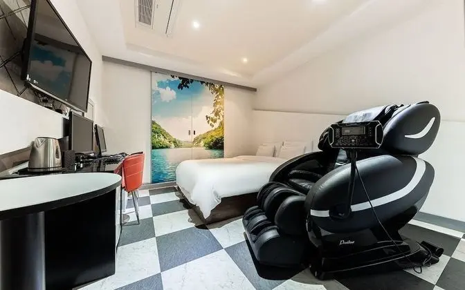 Oda (Special (A Quite Room + Massage Chair)