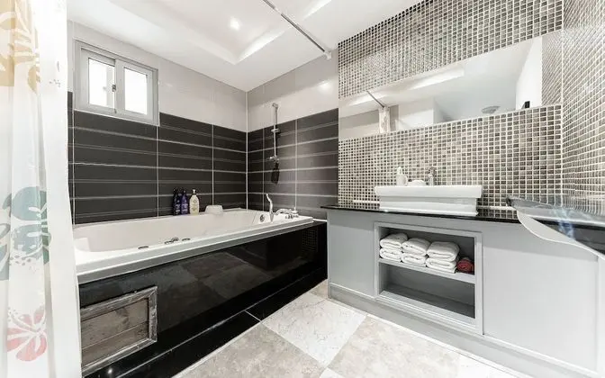 Oda (Special (A Quite Room + Massage Chair)