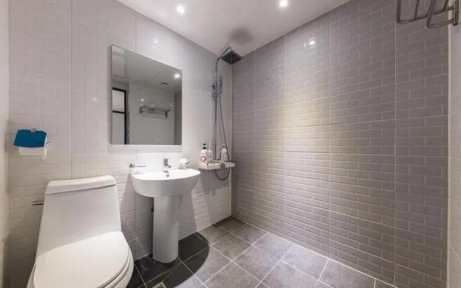 Oda (Twin (Netflix Disney+ Available Air P)