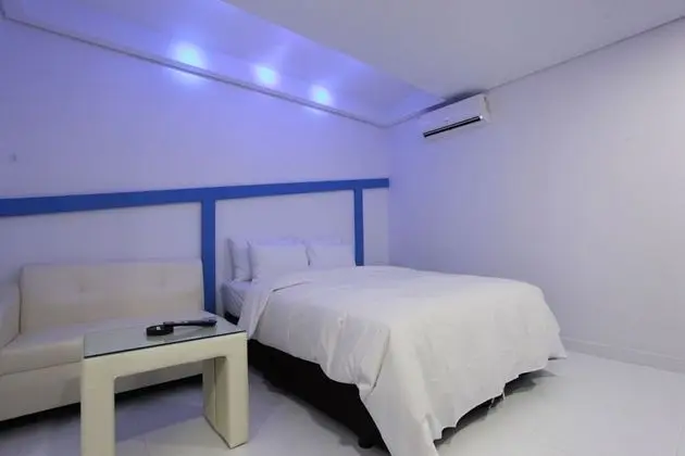 Oda (Premium (2PC 65-inch TV))