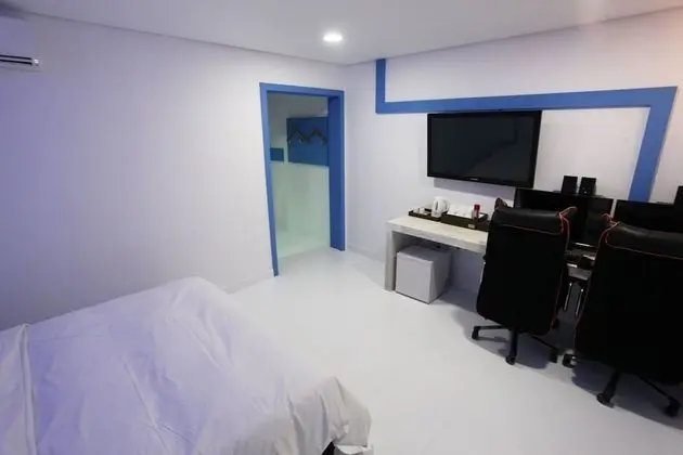 Oda (Premium (2PC 65-inch TV))