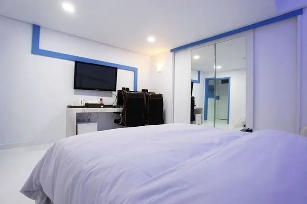 Oda (Premium (2PC 65-inch TV))