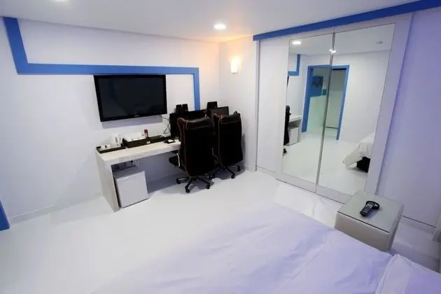 Oda (Premium (2PC 65-inch TV))