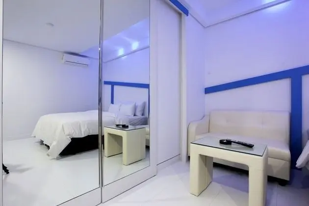 Oda (Premium (2PC 65-inch TV))