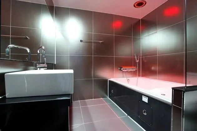 Oda (Premium (2PC 65-inch TV))