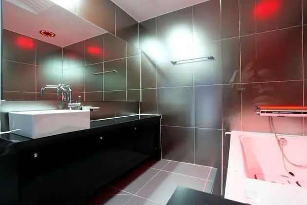 Oda (Premium (2PC 65-inch TV))