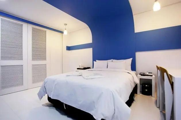 Oda (Premium (2PC 65-inch TV))