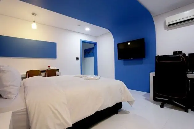 Oda (Premium (2PC 65-inch TV))