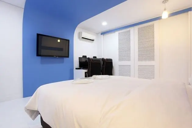 Oda (Premium (2PC 65-inch TV))