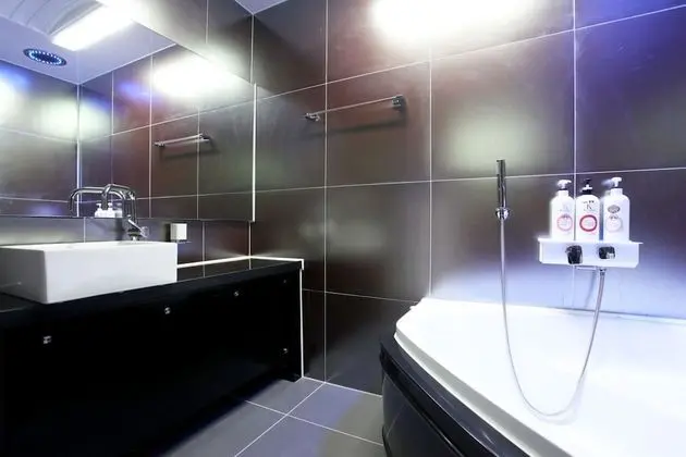 Oda (Premium (2PC 65-inch TV))