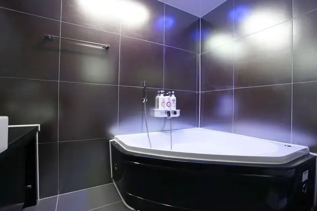 Oda (Premium (2PC 65-inch TV))