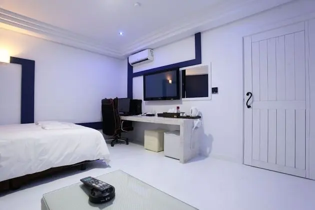 Oda (Standard (1PC 65-inch TV))