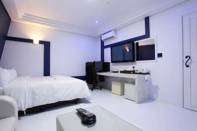 Oda (Standard (1PC 65-inch TV))