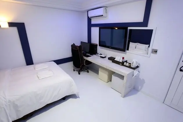 Oda (Standard (1PC 65-inch TV))