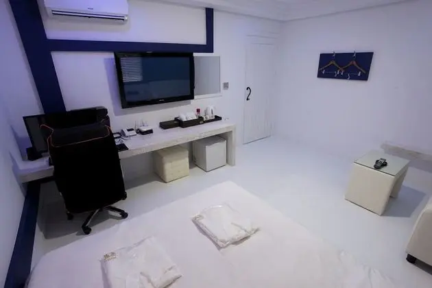 Oda (Standard (1PC 65-inch TV))