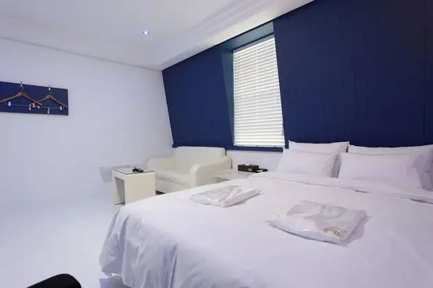 Oda (Standard (1PC 65-inch TV))