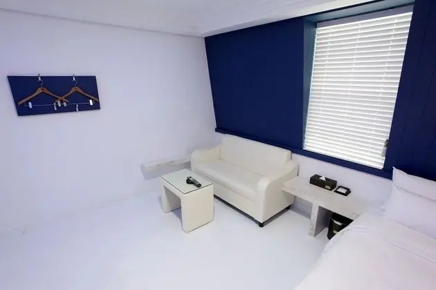 Oda (Standard (1PC 65-inch TV))