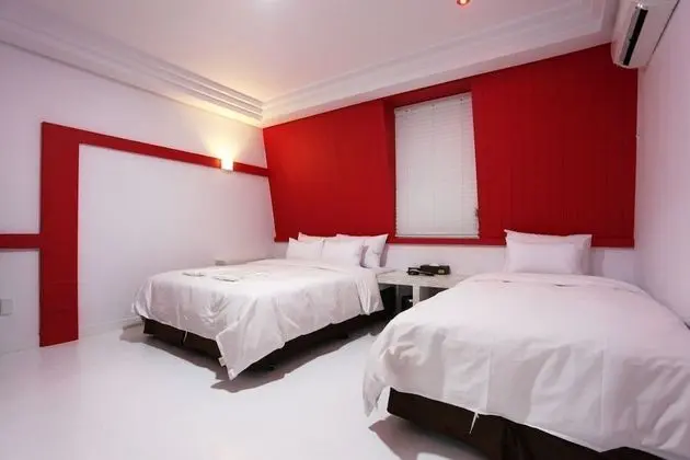 Oda (Standard Twin (1PC 65-inch TV))