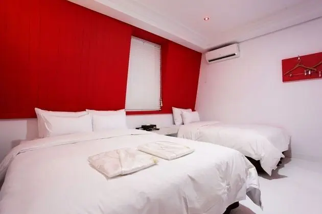 Oda (Standard Twin (1PC 65-inch TV))