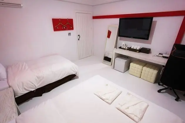 Oda (Standard Twin (1PC 65-inch TV))