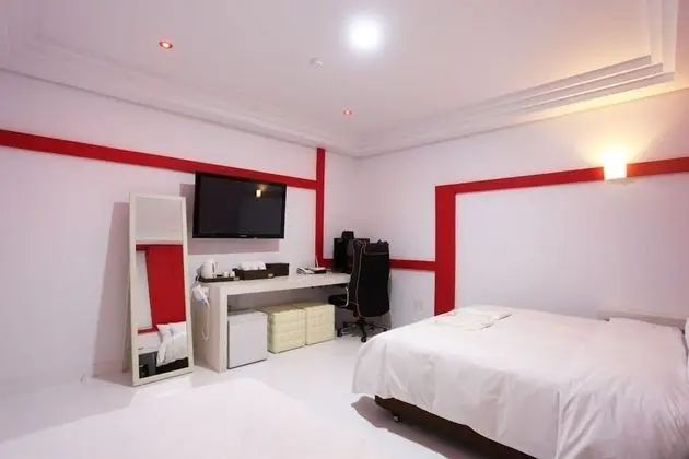 Oda (Standard Twin (1PC 65-inch TV))