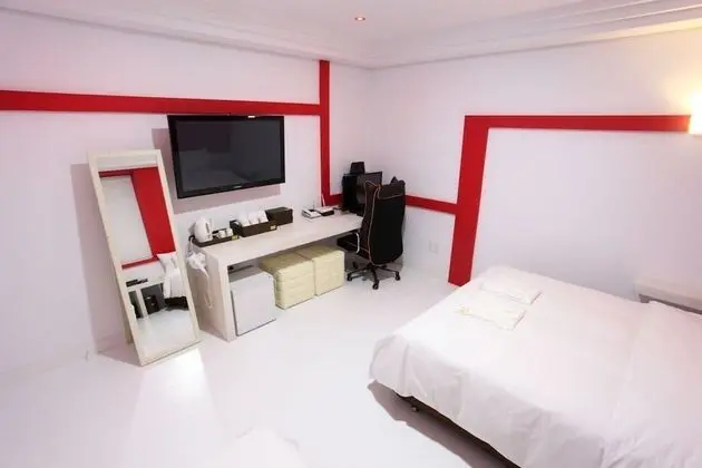 Oda (Standard Twin (1PC 65-inch TV))