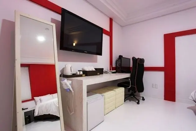 Oda (Standard Twin (1PC 65-inch TV))