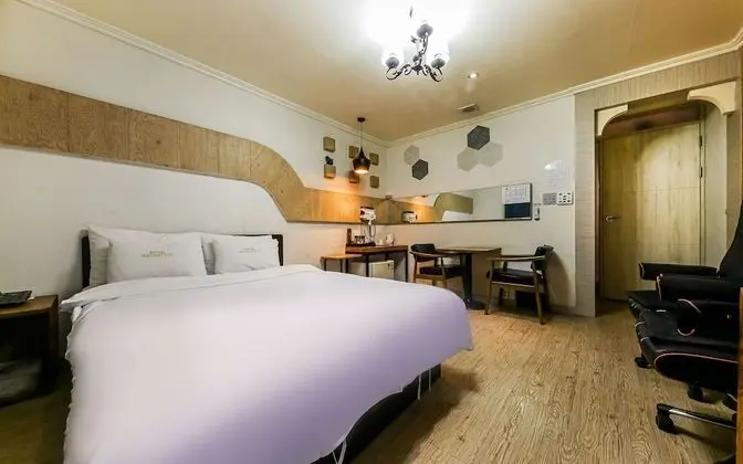 Oda (Couple PC (LOL Netflix available No-H)