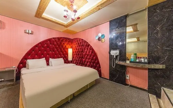 Oda (Deluxe Beauty ) (Netflix/LOL 1pc avai)