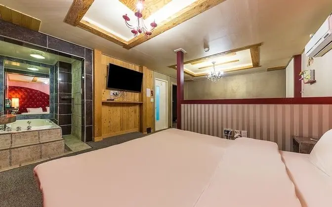 Oda (Deluxe Beauty ) (Netflix/LOL 1pc avai)