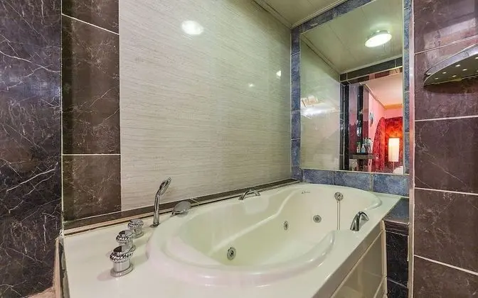 Oda (Deluxe Beauty ) (Netflix/LOL 1pc avai)