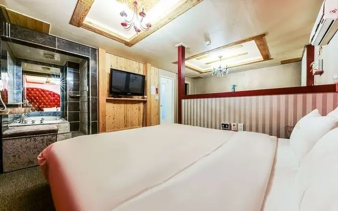 Oda (Deluxe Beauty ) (Netflix/LOL 1pc avai)