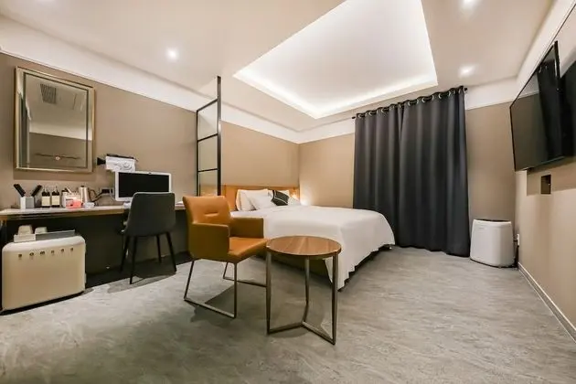 Standard Tek Büyük Yataklı Oda