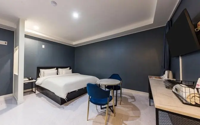 Oda (Suite (You can watch Netflix))