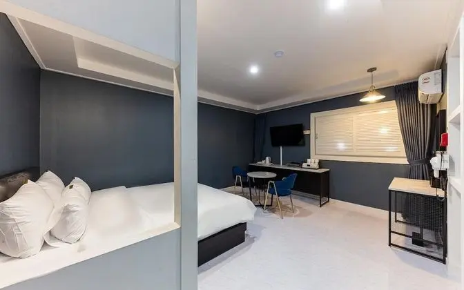 Oda (Suite (You can watch Netflix))