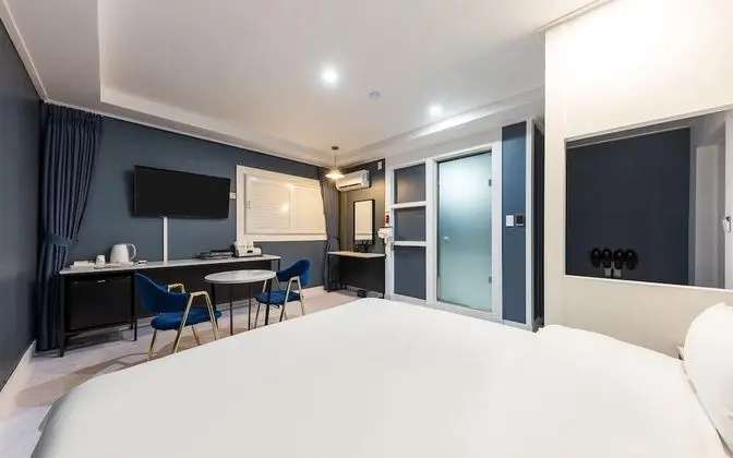 Oda (Suite (You can watch Netflix))