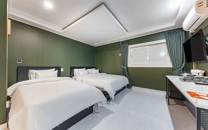 Oda (Twin (Netflix available))