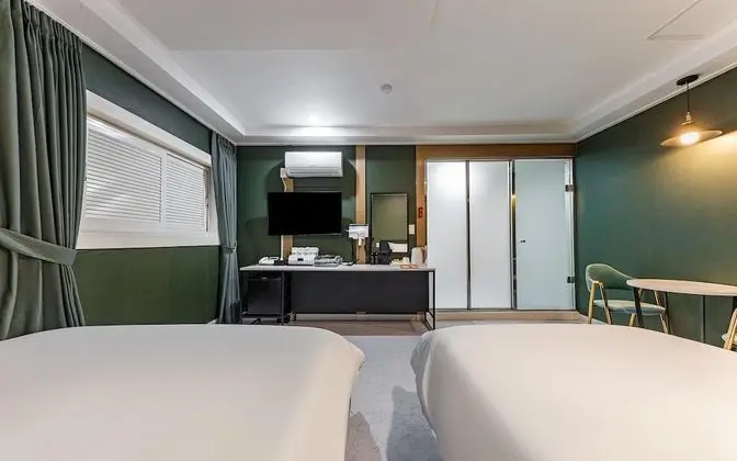 Oda (Twin (Netflix available))